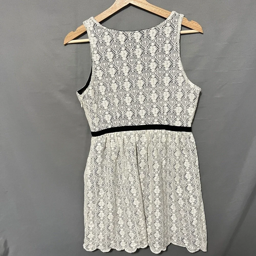 Forever 21 Babydoll Ivory Lace Dress Black Belt Sleeveless Summer Dress‎ Medium